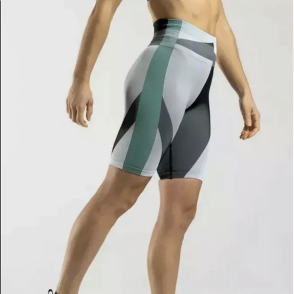 nike sculpt shorts 